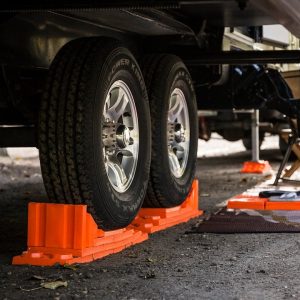 Tri-Lynx Trailer Leveling Kit, With Four 00019 Leveling Block/ Two 00018 Wheel Chock/ Lynax Blue Bag – 00071