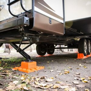 Tri-Lynx Trailer Leveling Kit, With Four 00019 Leveling Block/ Two 00018 Wheel Chock/ Lynax Blue Bag – 00071
