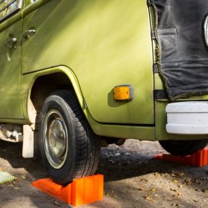 Tri-Lynx Trailer Leveling Kit, With Four 00019 Leveling Block/ Two 00018 Wheel Chock/ Lynax Blue Bag – 00071