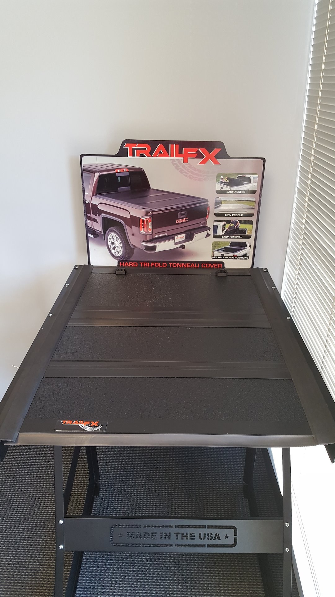 TrailFX Point of Purchase Display, Tfx Standard Flush Tri-Fold, Sample Display Stand for Hard Tri Fold Covers – 9503