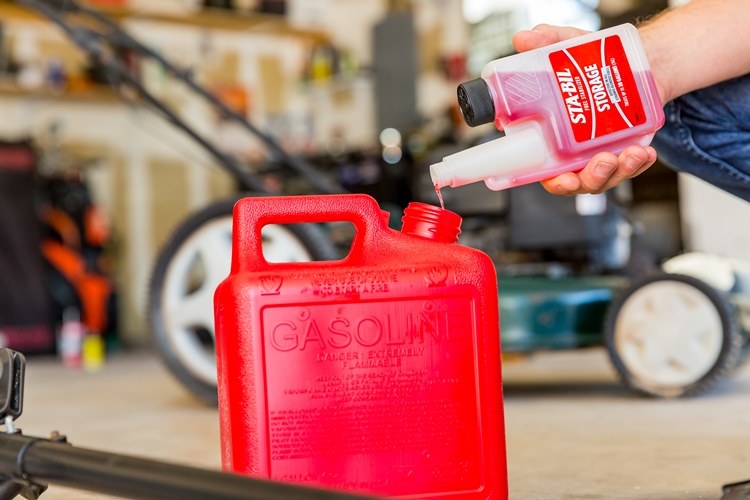 303 Products Fuel Additive, Fuel Stabilizer, For Gasoline, Treats Up to 20 Gallons, 8 Ounce Bottle, Single – 22211