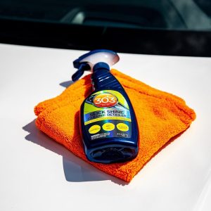 303 Products Detailing Spray, Used to Remove Dust/ Fingerprints/ Light Dirt and Water Spots to Produce Slick Shine, 16 Ounce – 30265