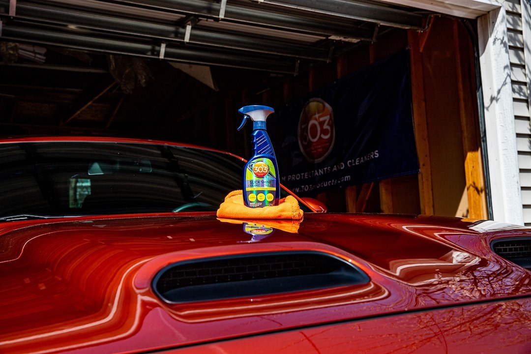 303 Products Detailing Spray, Used to Remove Dust/ Fingerprints/ Light Dirt and Water Spots to Produce Slick Shine, 16 Ounce – 30265