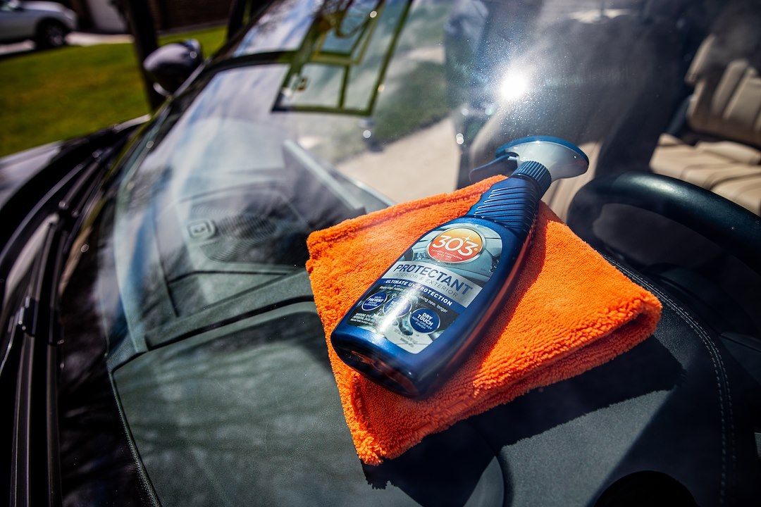303 Products Vinyl Protectant, 16 Ounce Spray Bottle, Single, Used to Protect Vinyl/ Rubber/ Plastic – 30382