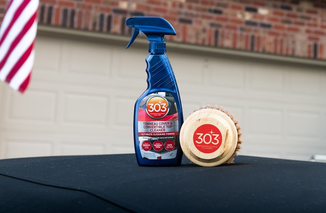 303 Products Vinyl Cleaner, 16 Ounce Spray Bottle, Single, Use to Clean Fabric and Vinyl Convertible Tops/ Tonneau Covers/ Car Bras – 30571