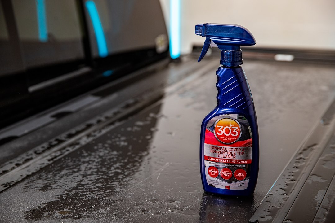 303 Products Vinyl Cleaner, 16 Ounce Spray Bottle, Single, Use to Clean Fabric and Vinyl Convertible Tops/ Tonneau Covers/ Car Bras – 30571