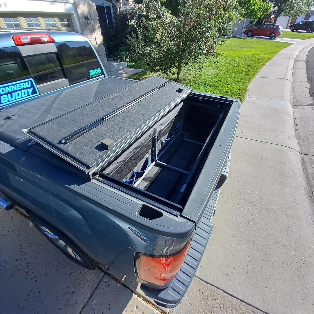 Tonneau Budd Cargo Organizer, Truck Bed of Full-Size Truck, Single Compartment with 16 Inside and 2 Outside Pockets, With Removeable Divider – TBFS