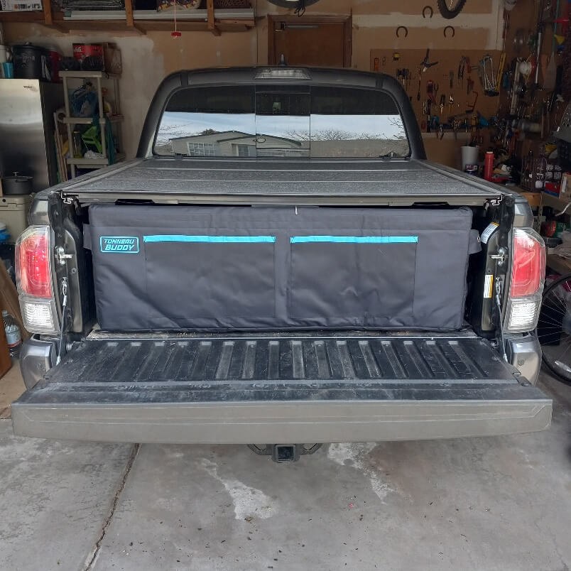 Tonneau Budd Cargo Organizer, Truck Bed of Mid-Size Truck, Single Compartment with 16 Inside and 2 Outside Pockets, With Removeable Divider – TBMS