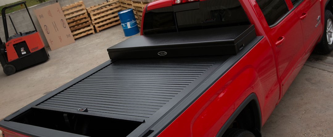 Truck Covers Tonneau Cover, American Work Cover, Hard Manual Retractable, Low Profile, Textured Powder Coated Black, Aluminum, Key Lock – CRT202
