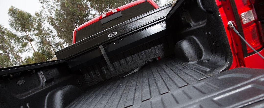 Truck Covers Tonneau Cover, American Work Cover, Hard Manual Retractable, Low Profile, Textured Powder Coated Black, Aluminum, Key Lock – CRT202