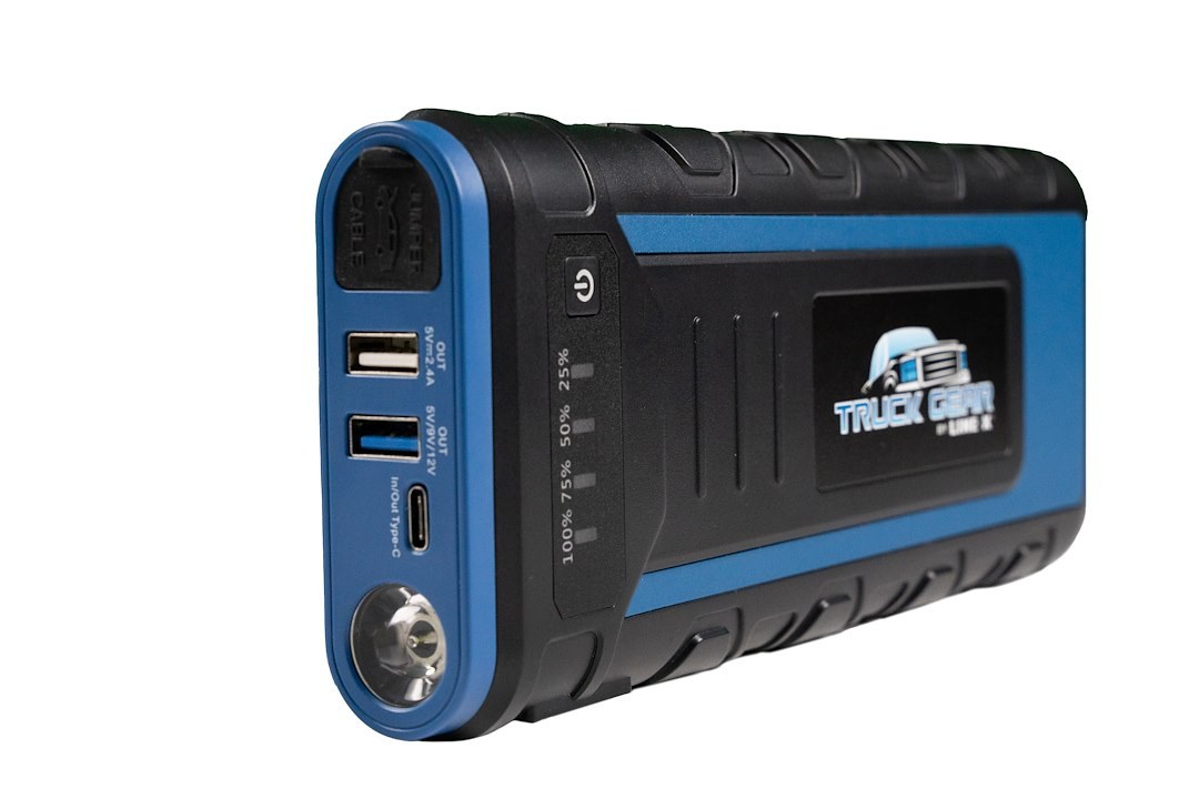 Truck Gear Battery Portable Jump Starter, Compact Portable Battery Charger, Start/Peak Current 500 Amps/1200 Amps, Capacity 17000MAh – JUMPSTART2