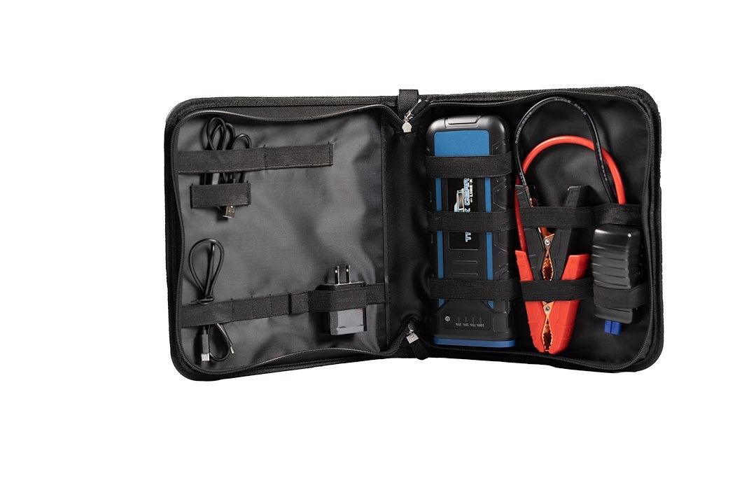 Truck Gear Battery Portable Jump Starter, Compact Portable Battery Charger, Start/Peak Current 500 Amps/1200 Amps, Capacity 17000MAh – JUMPSTART2