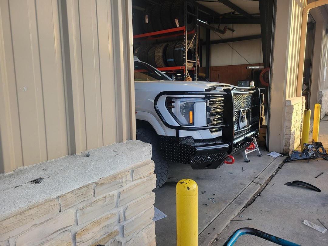 Tough Countr Bumper, Traditional, Modular Design, Mounting Hardware Included, With Grille Guard, Without Winch Mount – TFR2524G