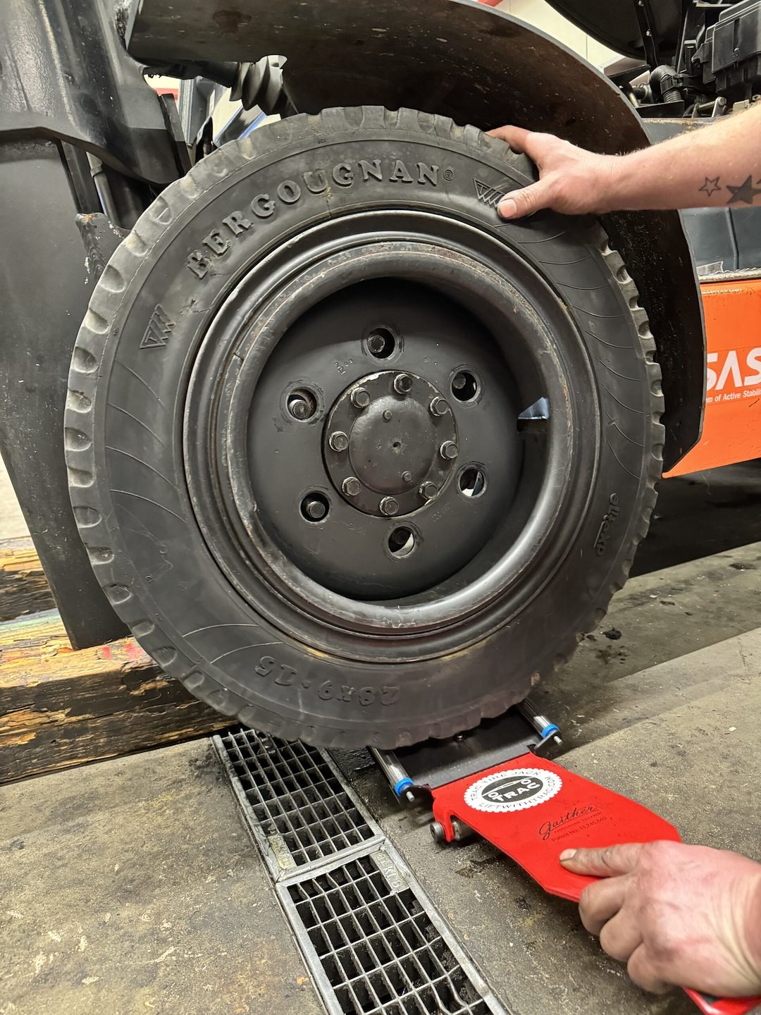 Gaither Tool Tire Lifting Tool, Trac Tire Cart – GTRP-01