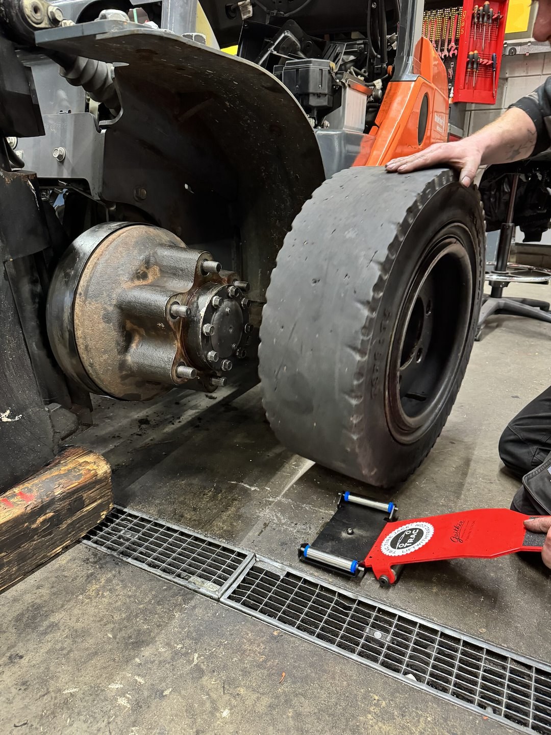 Gaither Tool Tire Lifting Tool, Trac Tire Cart – GTRP-01