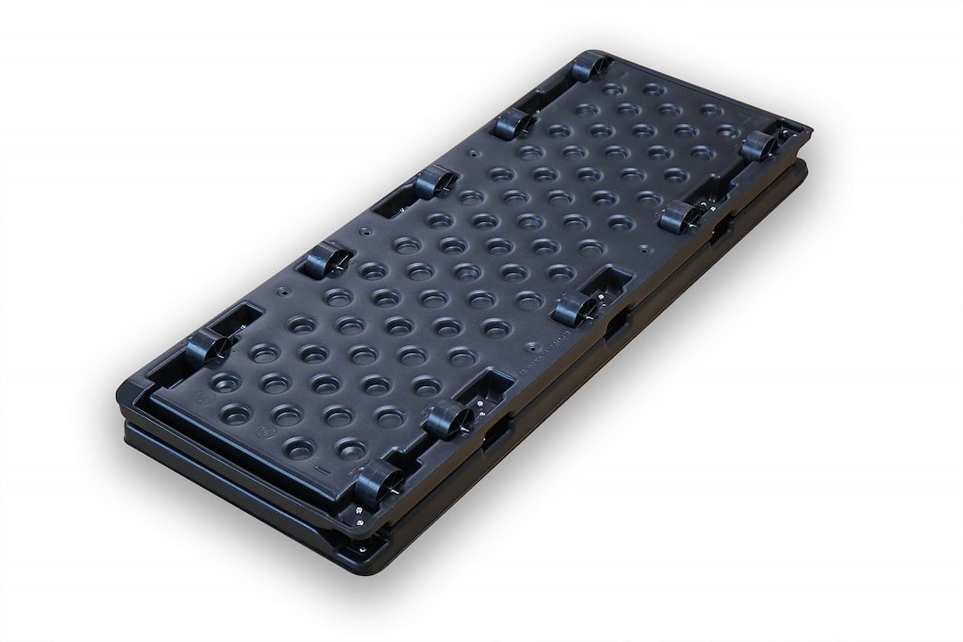 Truck Trolle Bed Slide, Foldable, 300 Pound Capacity, 62-1/2 Inch Length X 47-3/4 Inch Width X 4 Inch Height, Black, Hdpe Plastic Trays – TT2201
