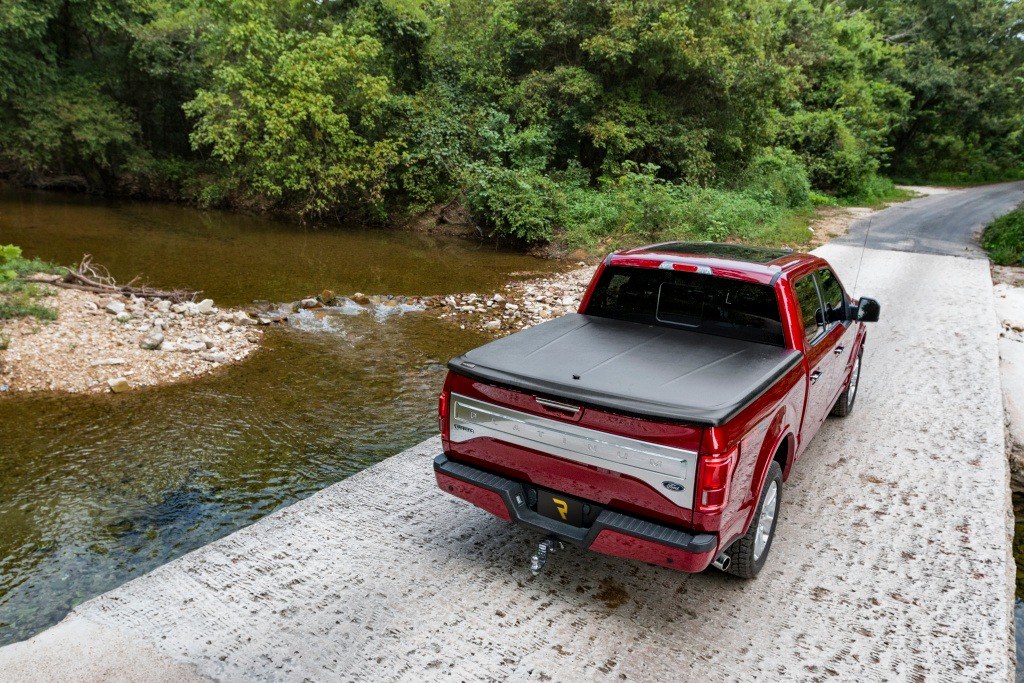 UnderCover Tonneau Cover, Se Series, Tilt-Up, Lockable, Textured Black, ABS Composite Material – UC2206