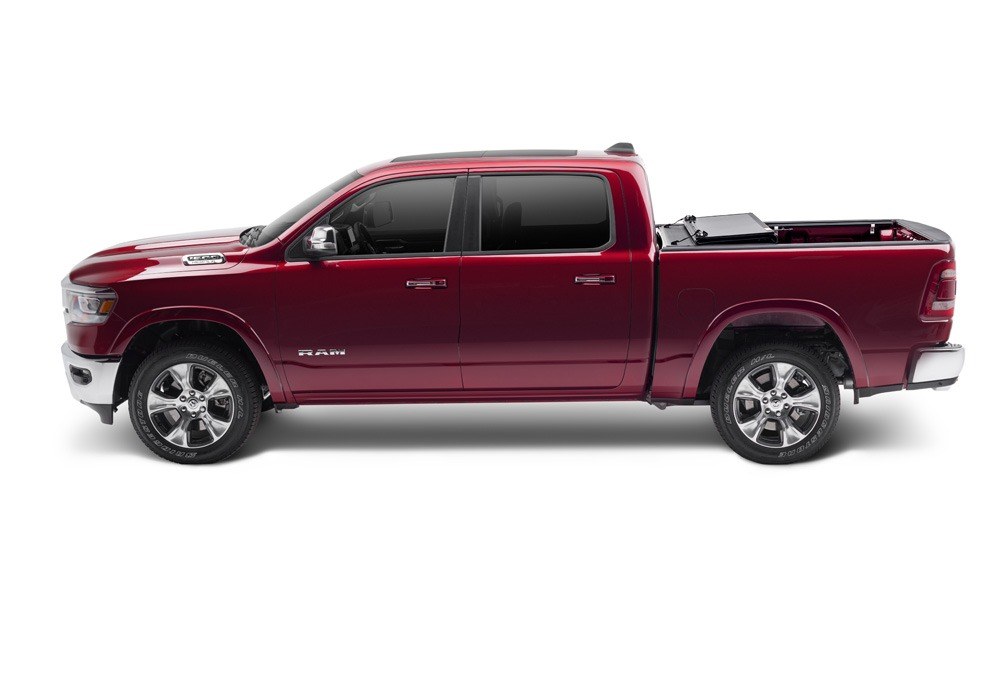 UnderCover Tonneau Cover, Armor Flex, Hard Folding, 2 Folds/ 3 Panels, Front Hinge Allows Entire Tonneau to Flip Up When Folded – AX32005