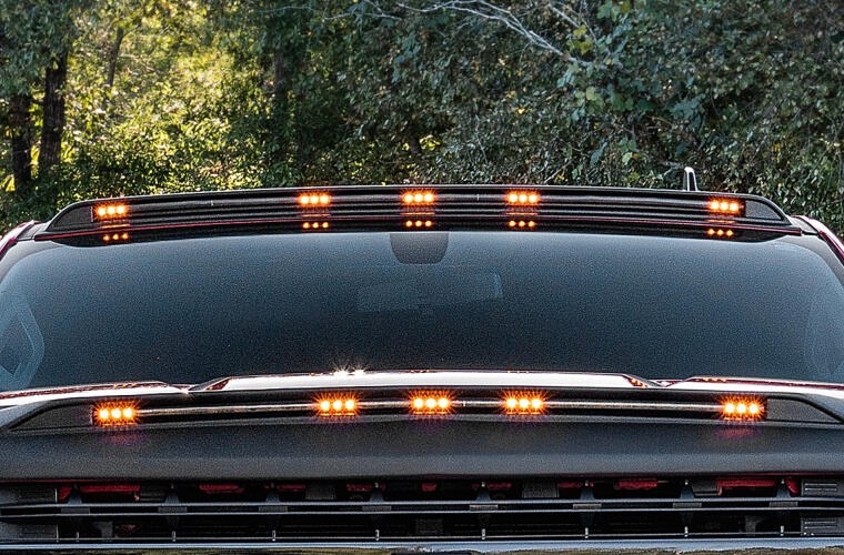 Auto Ventshade Roof Marker Light – LED, Aerocab™, Direct Fit Light Strip with Five Leds, Clear Lens, Amber, Single, Ivory Pearl Tri-Coat – 698163-PWD