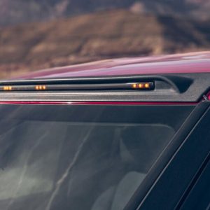 Auto Ventshade Roof Marker Light – LED, Aerocab™, Direct Fit Light Strip with Five Leds, Clear Lens, Amber, Single, Black – 698294
