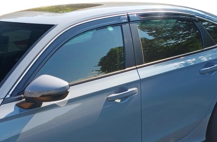 Auto Ventshade Rainguard, Ventvisor, Low Profile, Tape-On, Smoke, Acrylic, Set of 4, With Chrome Trim – 794020