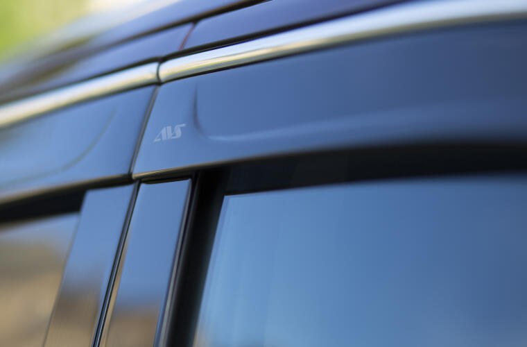 Auto Ventshade Rainguard, Ventvisor, Low Profile, Tape-On, Smoke, Acrylic, Set of 4, With Chrome Trim – 794020