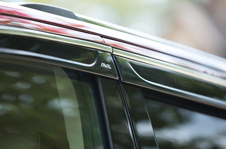 Auto Ventshade Rainguard, Ventvisor®, Low Profile, Tape-On, Smoke with Chrome Trim, Acrylic, Set of 4 – 794028