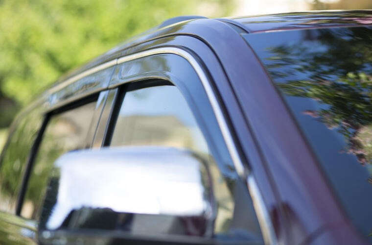 Auto Ventshade Rainguard, Ventvisor, Low Profile, Tape-On, Smoke with Chrome Trim, Acrylic, Set of 4 – 794070