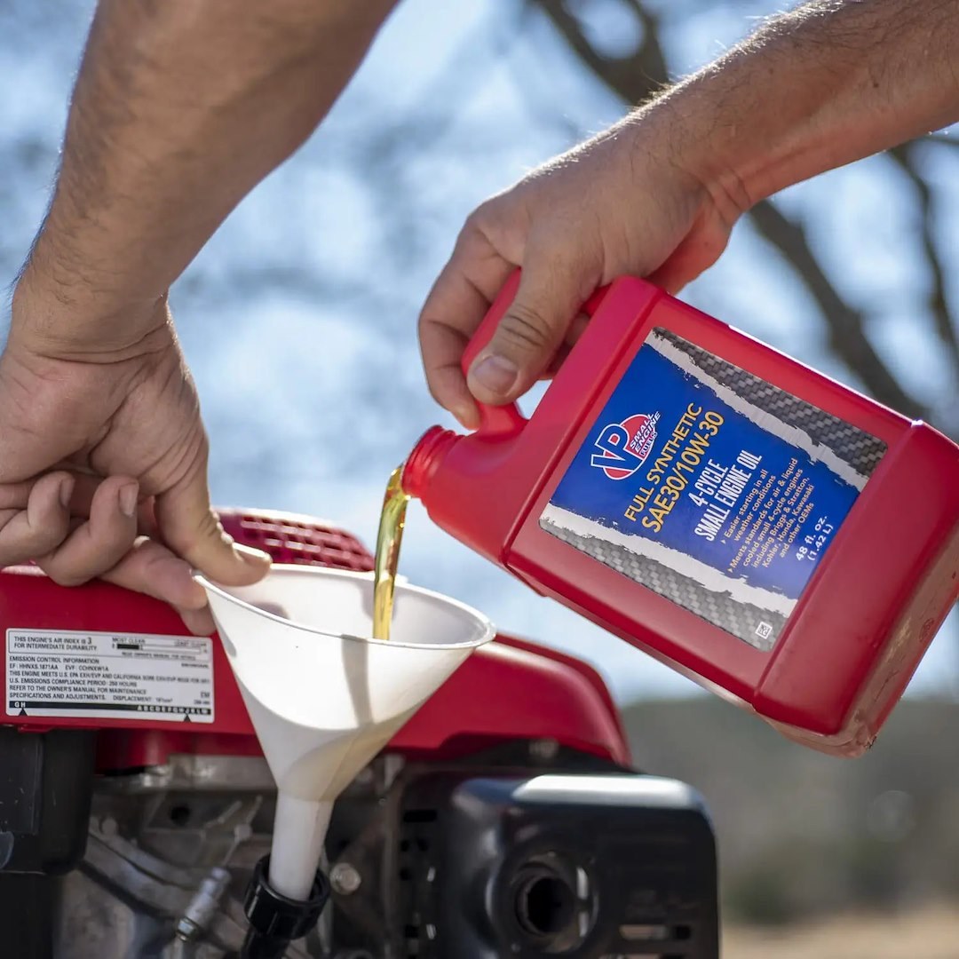 Vp Fuel Oil, SAE 30/ 10W-30, Used for 4 Cycle Small Engines, Full Synthetic, 1 Quart Bottle, Single – 2921