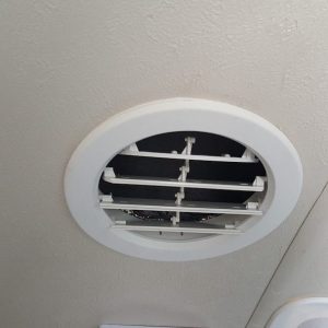 Valterra Heating/ Cooling Register, Ceiling Mount, 5 Inch Diameter, 7/8 Inch Collar, 360 Degree Rotating/ Dampered Vane Air Return – A10-3358VP