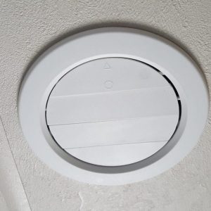Valterra Heating/ Cooling Register, Ceiling Mount, 5 Inch Diameter, 7/8 Inch Collar, 360 Degree Rotating/ Dampered Vane Air Return – A10-3358VP