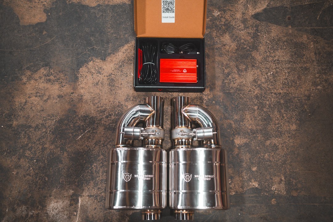 Valvetronic Exhaust Muffler, 8-1/2 Inch Width X 5.8 Inch Height Oval T304 Stainless Steel Case, Single 3 Inch Offset Inlet – UVM.76MM.X2