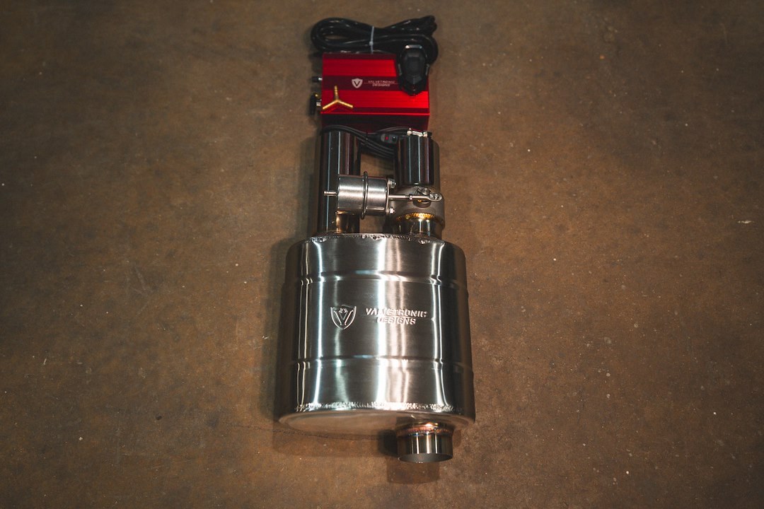 Valvetronic Exhaust Muffler, 8-1/2 Inch Length X 8-1/2 Inch Width X 5.8 Inch Height Oval T304 Stainless Steel Case – UVM.76MM.DUALOUT.X1