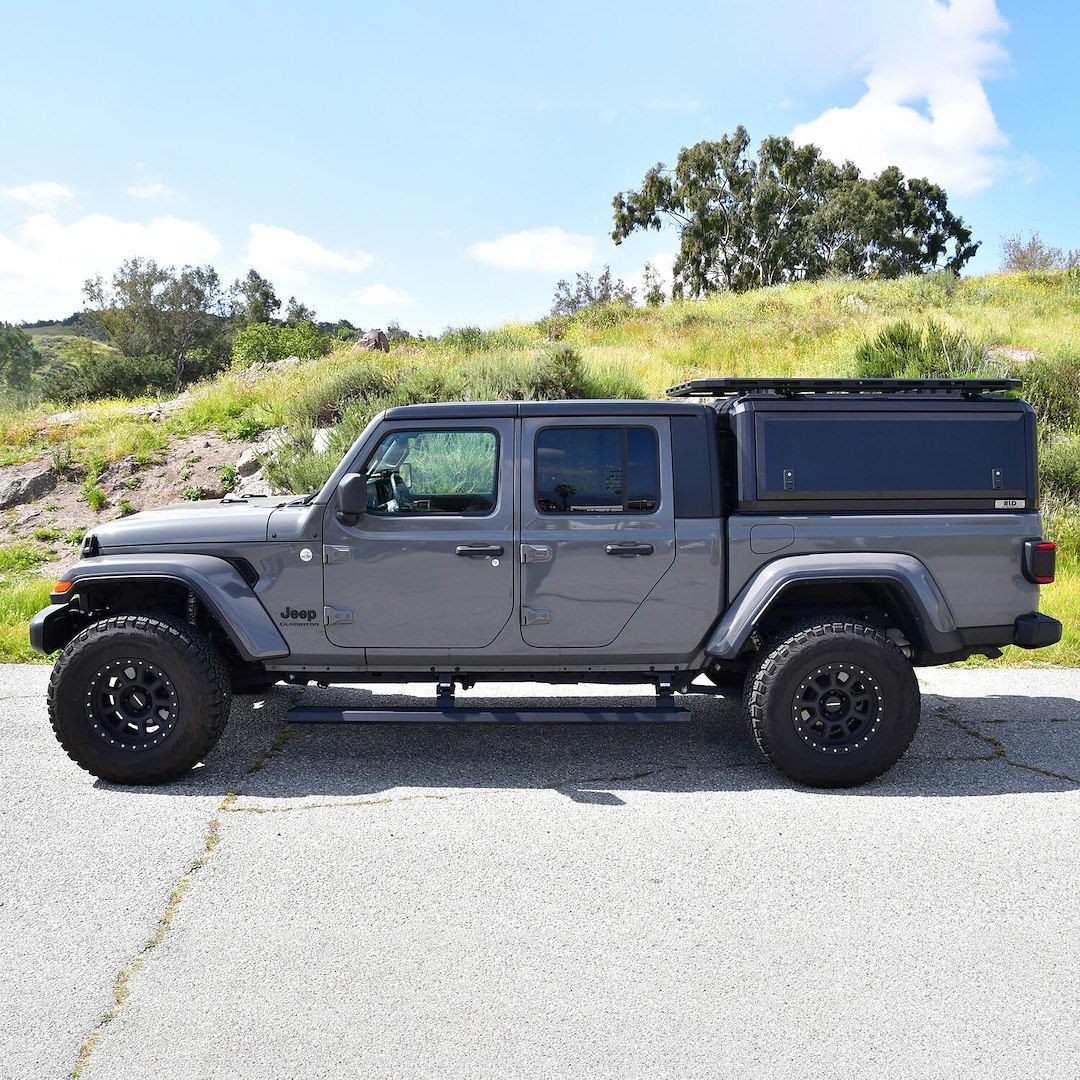 Westin Running Board, Pro-E, Electric, Powder Coated, Textured Black, Aluminum, Lighted, Rocker Panel Mount – 29-24165