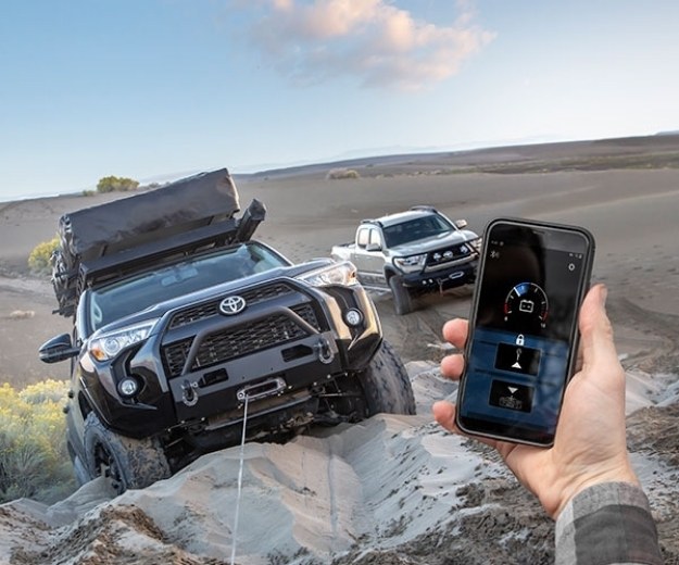 WARN Industries Winch Remote Control System, For Use with Warn Zeon/ Vr/ Vr Evo/ Newer Heavyweight/ Classic Series Winches, Wireless – 103945