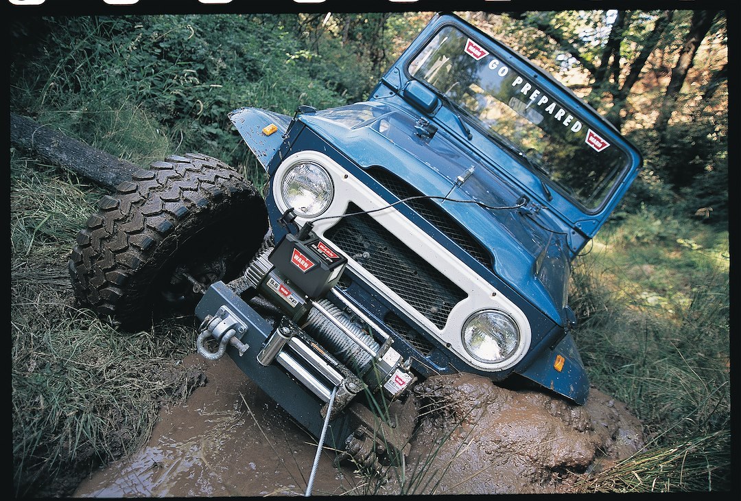 WARN Industries Winch, 9.5XP Series, Vehicle Mounted, Vehicle Recovery Winch, 12 Volt Electric, 9500 Pound Line Pull Capacity – 87310
