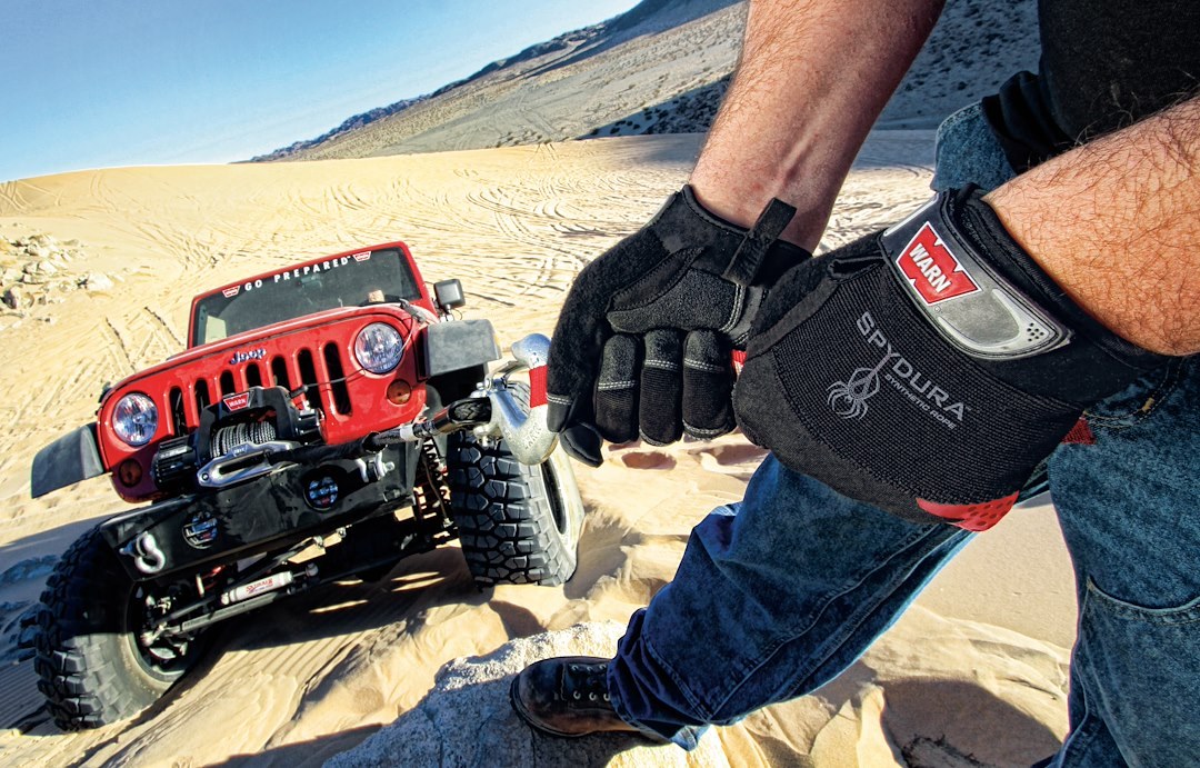 WARN Industries Gloves, Winch Gloves, Synthetic Leather with Kevlar Reinforcement, Shock Absorbing Palm, Black, XL, Set of 2 – 88895