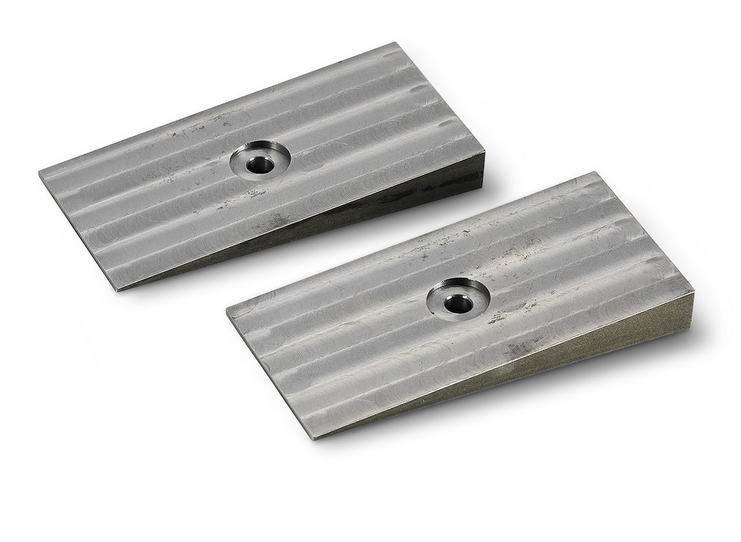 Warrior Prod Differential Pinion Angle Shim, For Use with 2-1/2 Inch Wide Leaf Springs, 4 Degree Angle, Ribbed Surface, Machined, Steel – 800061