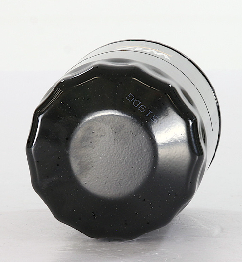 WIX Filters Oil Filter, Spin-On Style, 4.18 Inch Height X 2.98 Inch Outer Diameter Top, 400 PSI Burst Pressure – WL10412