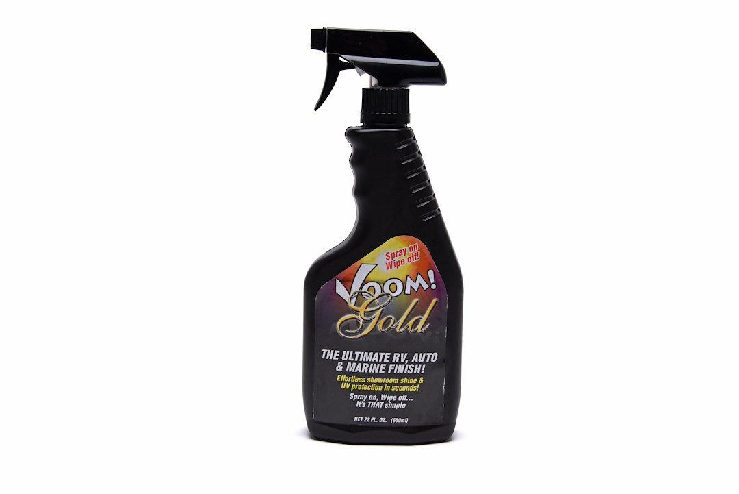 Wheelmaster Detailing Spray, Voom ™ Gold, For Use with Both Smooth and Textured Surfaces Like Rubber/ Plastic/ Fiberglass – WM60022