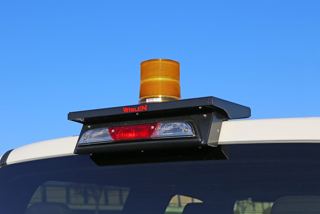 Whelen Warning Light Mount, Quick Fit, For Use with Whelen Warning Lights/ Light Bars, Rooftop Bolt-On Mount, Powder-Coated, Black, Aluminum – QFFORD1