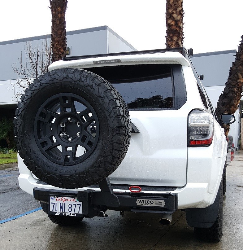 Wilco Offroa Spare Tire Carrier, Hitchgate™ Solo, 2 Inch Receiver Hitch Mount, Holds Up to 35 Inch Tire, Black, Universal – UHG32130
