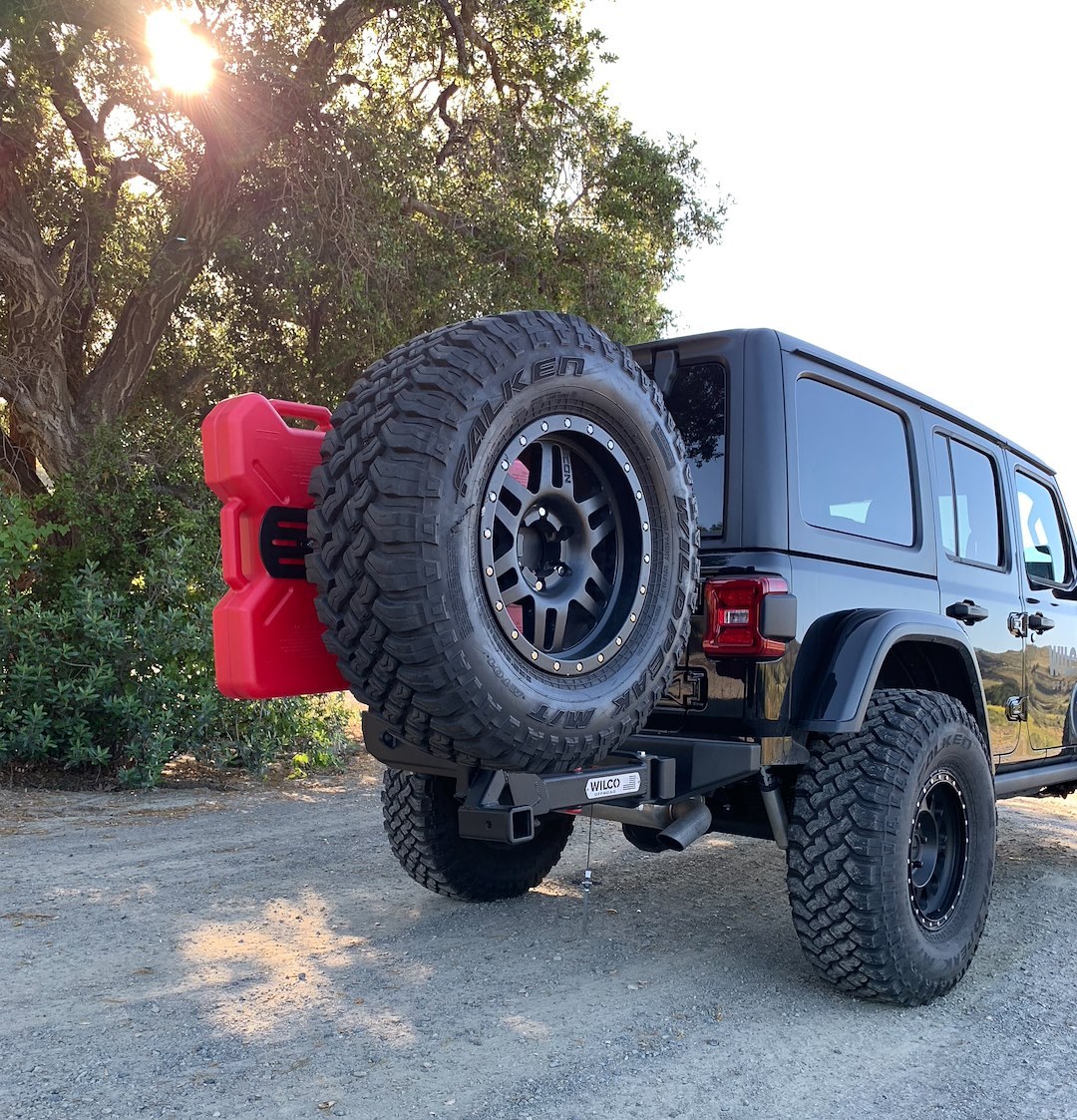 Wilco Offroa Spare Tire Carrier, Hitchgate™ Solo, 2 Inch Receiver Hitch Mount, Holds Up to 35 Inch Tire, Black, Universal – UHG32130