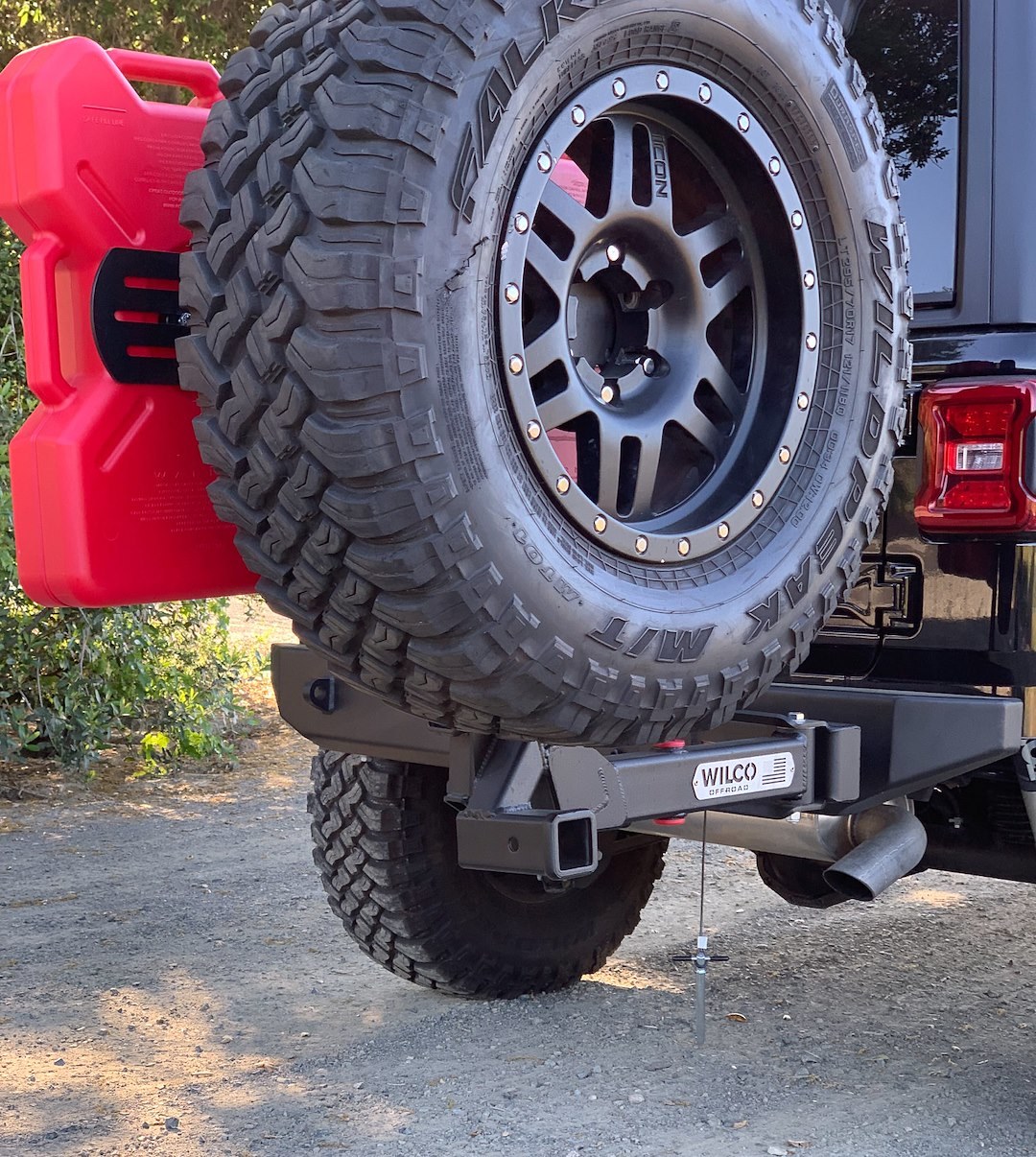 Wilco Offroa Spare Tire Carrier, Hitchgate™ Solo, 2 Inch Receiver Hitch Mount, Holds Up to 35 Inch Tire, Black, Universal – UHG32130