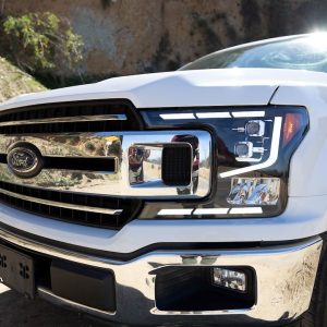 Winjet Headlight Assembly, LED Bulb, Projector with LED Daytime Running Light/ Sequential Turn Signal, Clear Low Beam/ High Beam Bulb – CHRNG0671-B-SQ