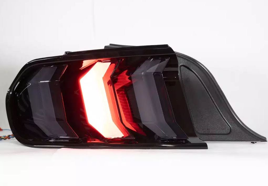 Winjet Tail Light Assembly, LED, Smoke Lens, Gloss Black ABS Plastic Housing, Red Brake Light/ Amber Turn Signal Light – CTRNG0680-GBS