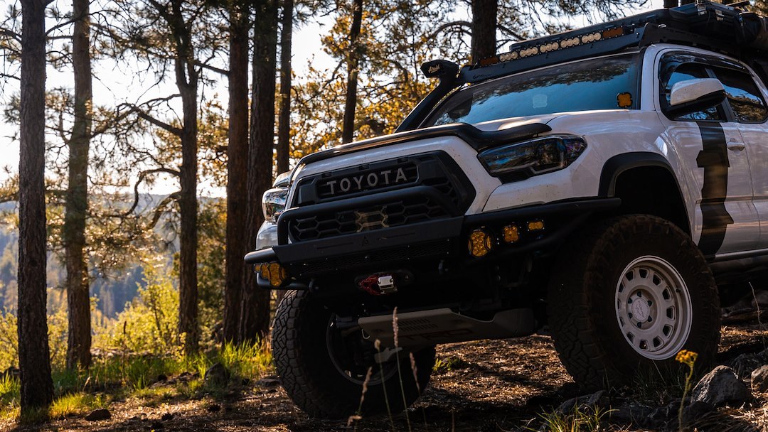 Winjet Bumper, Apex Series, One Piece Design, With Bull Bar, With Internal Winch Mount, With D-Ring Mounts – ATTTA01A102-BX