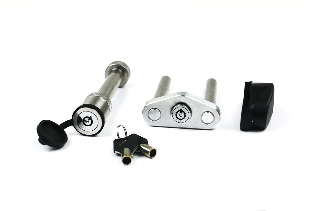 Weigh Safe Trailer Hitch Pin, For Use with Weigh Safe Dual Ball Mounts, Locking Dual Pin Assembly and Hitch Pin Set, With 2 Keys – WS06