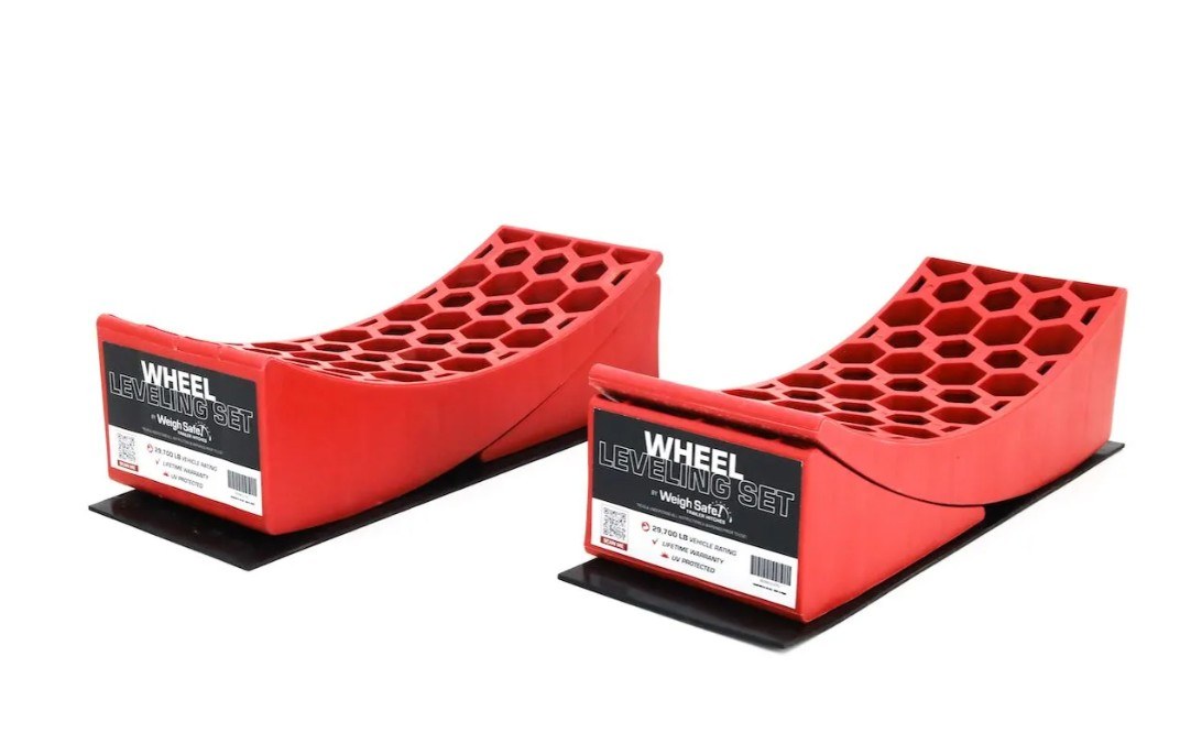 Weigh Safe Trailer Leveling Kit, Wheel Chock, With Curved Levelers/ Chocks/ and Non-Slip Mats, 29000 Pound Capacity, Orange, Polymer – WS-WLS