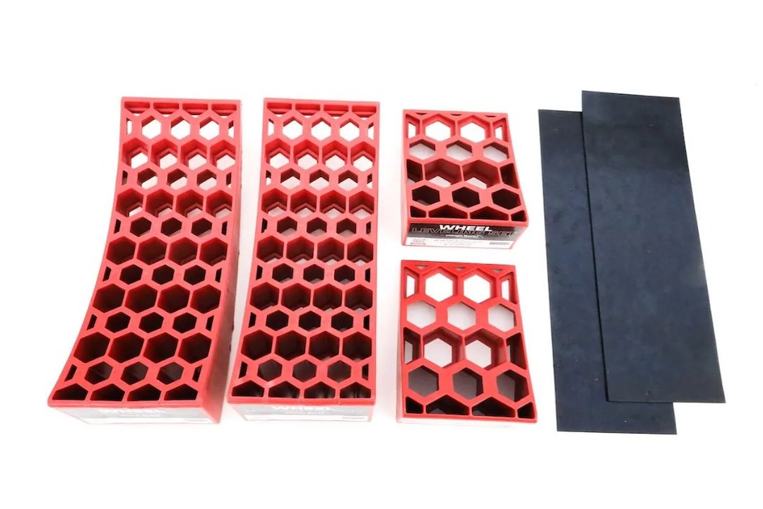 Weigh Safe Trailer Leveling Kit, Wheel Chock, With Curved Levelers/ Chocks/ and Non-Slip Mats, 29000 Pound Capacity, Orange, Polymer – WS-WLS